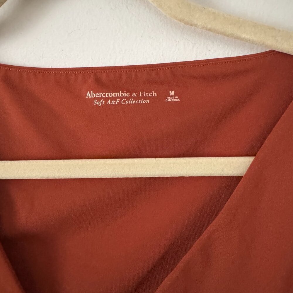 ☀️ ABERCROMBIE & FITCH Long Sleeve Ruched V Neck Bodysuit Rust Orange Brown - Picture 4 of 8